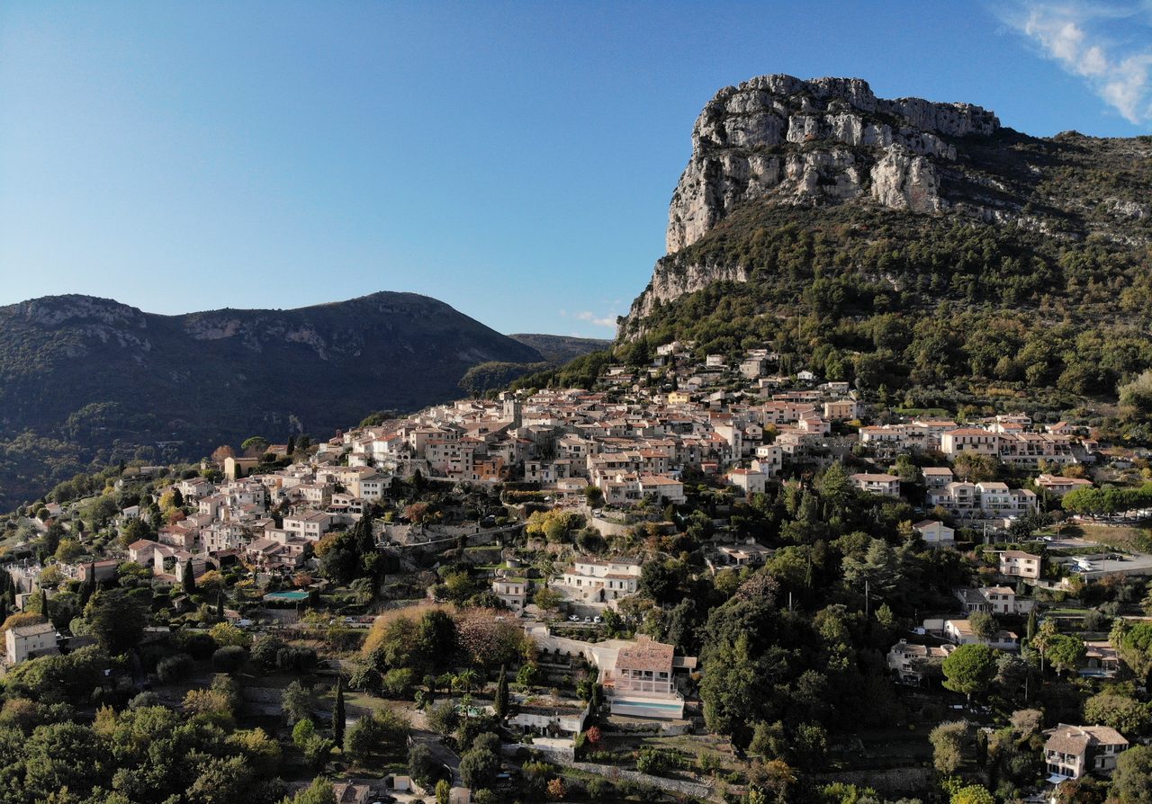 Das Bergdorf Saint-Jeannet am Fuß des Baou